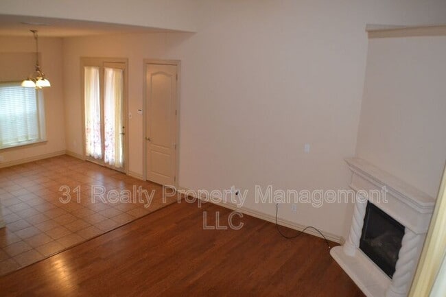 Building Photo - 1466 Cambridge Dr