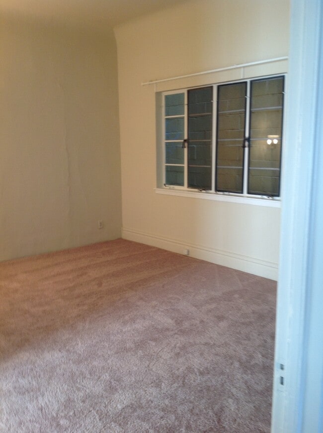 Building Photo - 2524 J St