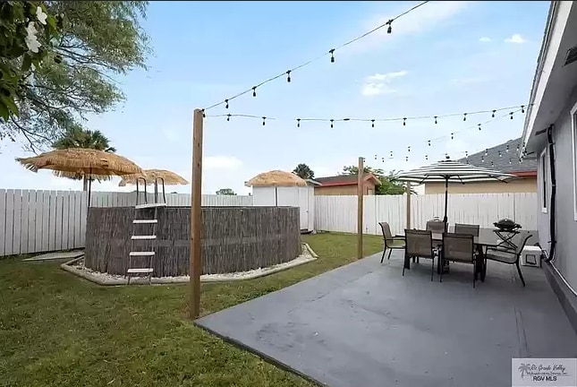 Building Photo - 2993 Alameda Dr