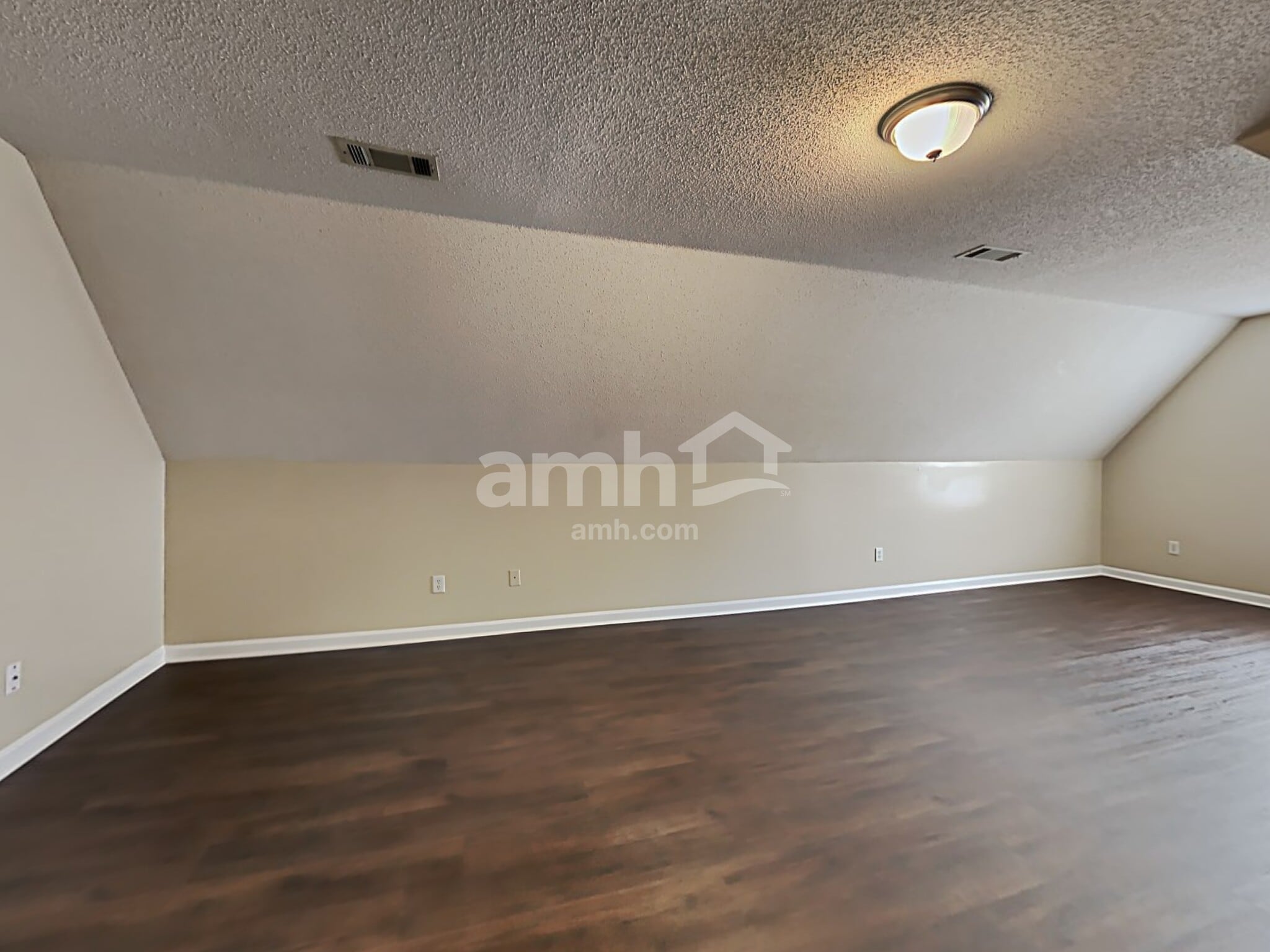 Building Photo - 9321 N Fairmont Cir
