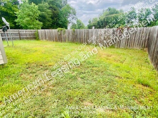 Building Photo - 1007 Cunningham Dr