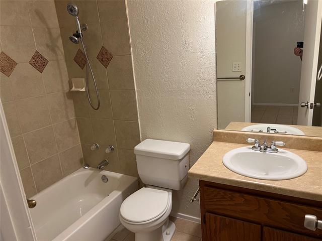 Building Photo - 1613 Windsong Ln