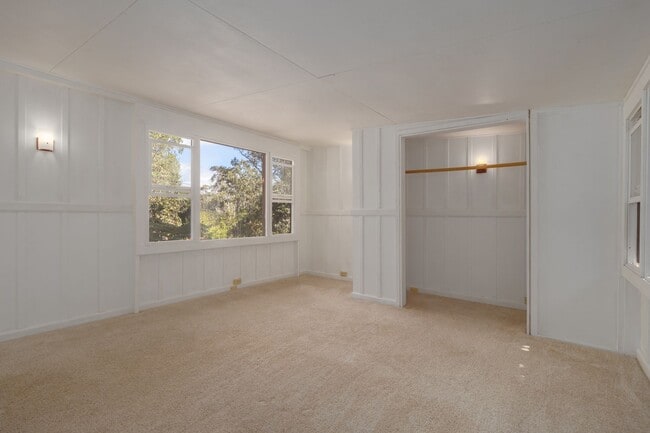 Building Photo - Charming 2 Bedroom / 1 Bath Cottage in Cool Volcano