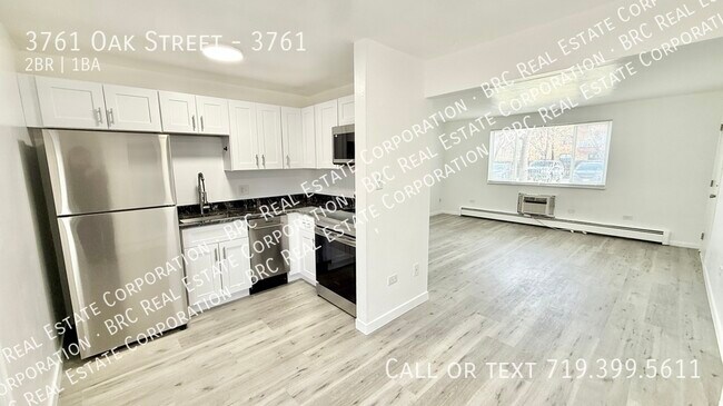 Building Photo - 3761 Oak St