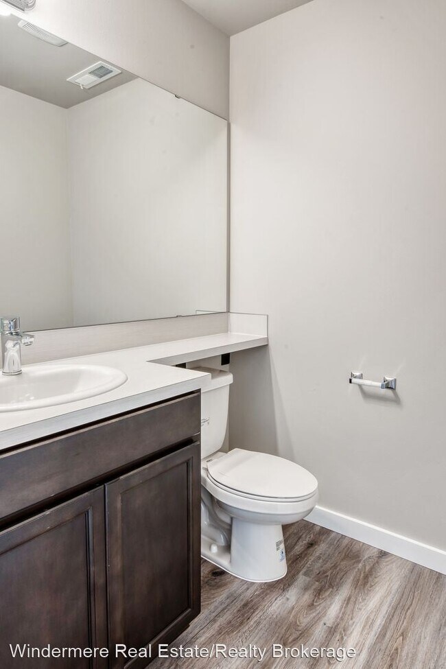 Building Photo - 4 br, 2.5 bath House - 8419 63rd St NE