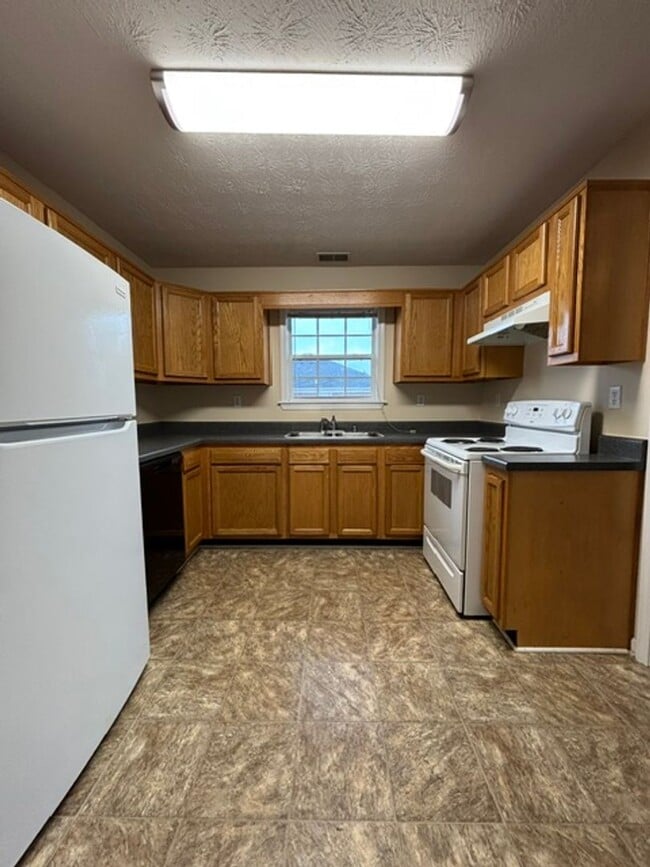 Building Photo - 101 Braxton Ct