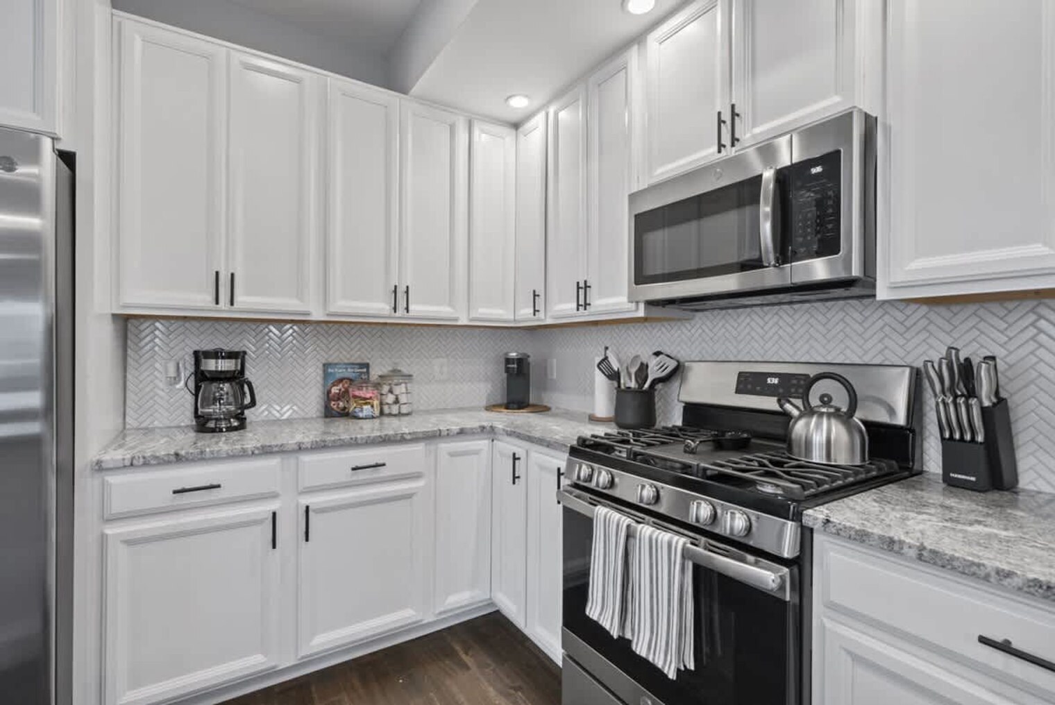 Building Photo - 530 Hanford St