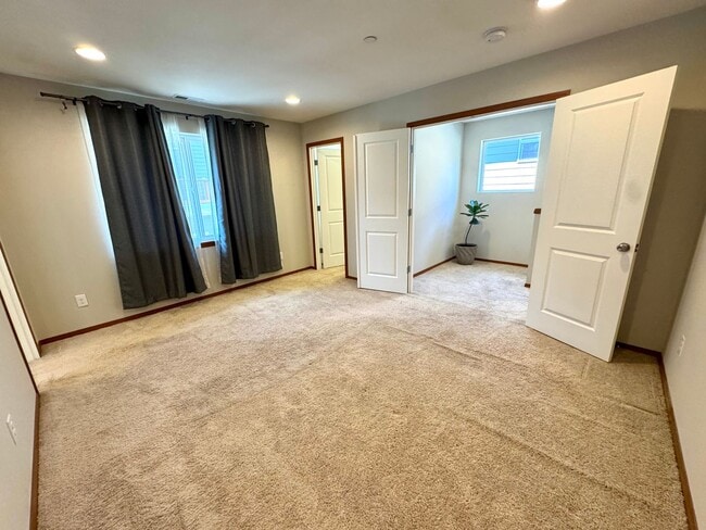 Building Photo - Modern and Stylish 3-Bedroom Manette Home