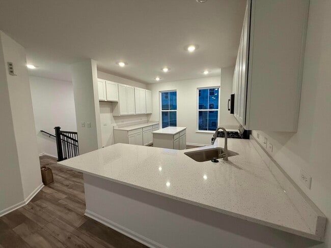 Building Photo - 14940 Dyer Ln