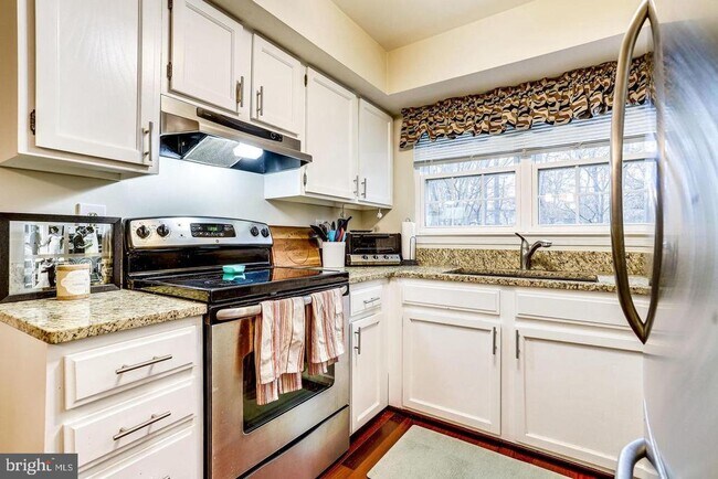 Building Photo - 7761 Inversham Dr
