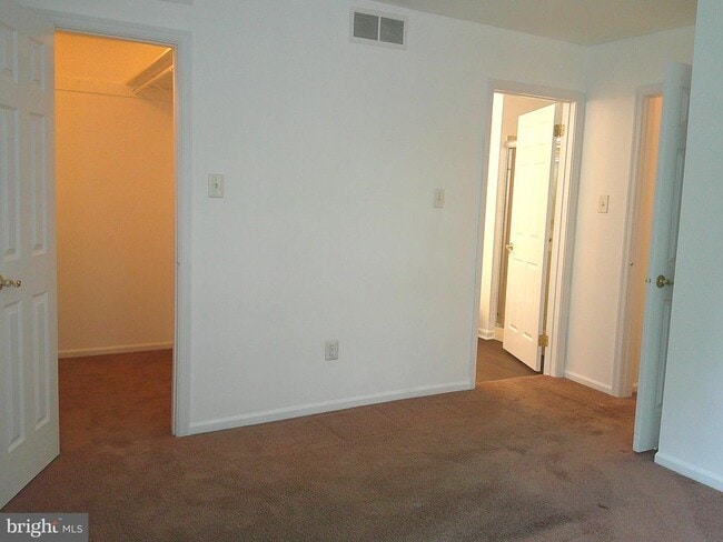 Building Photo - 308 Diamond Dr