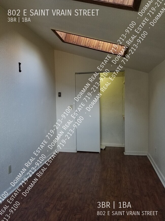 Building Photo - 802 E Saint Vrain St