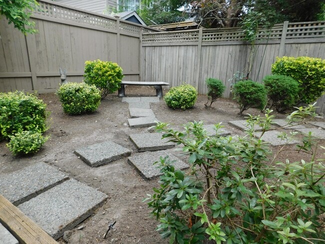 Building Photo - 22934 SE 25th Pl