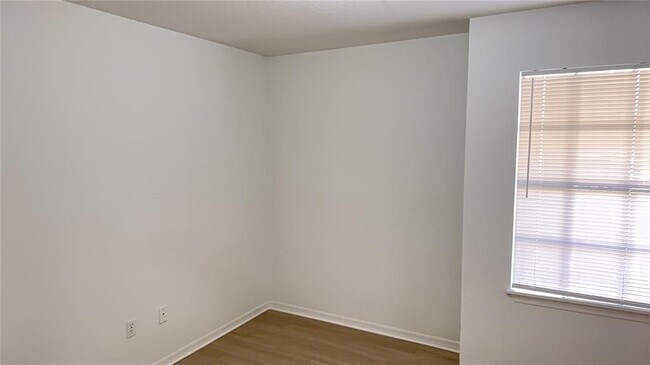 Building Photo - 7350 Westpointe Blvd