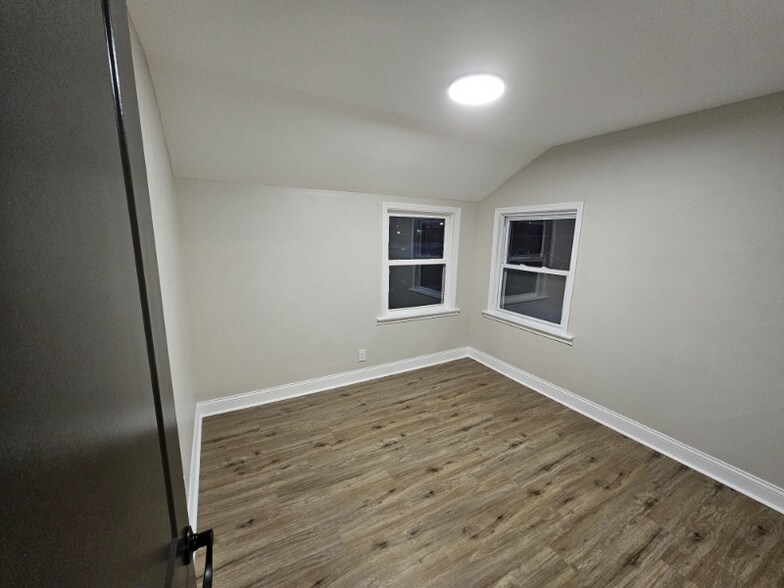 Building Photo - 2110 S 23rd Ave