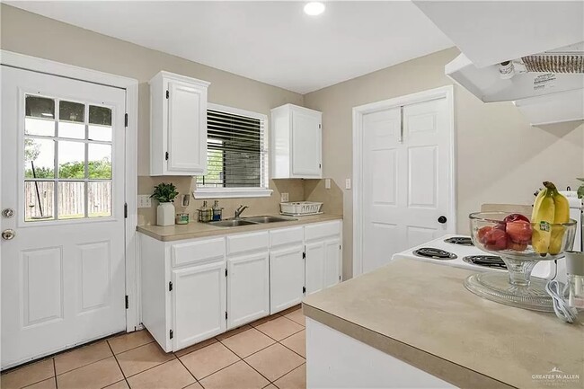 Kitchen - 3116 Highland Park Ave