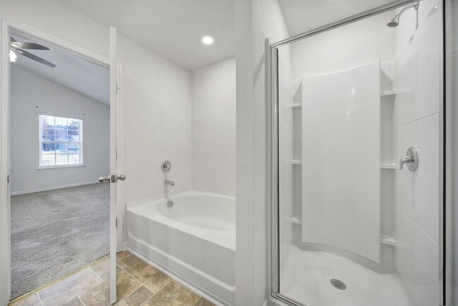 Building Photo - Beautiful 4 Bed 2 and a Half Bath Home in Charlotte!