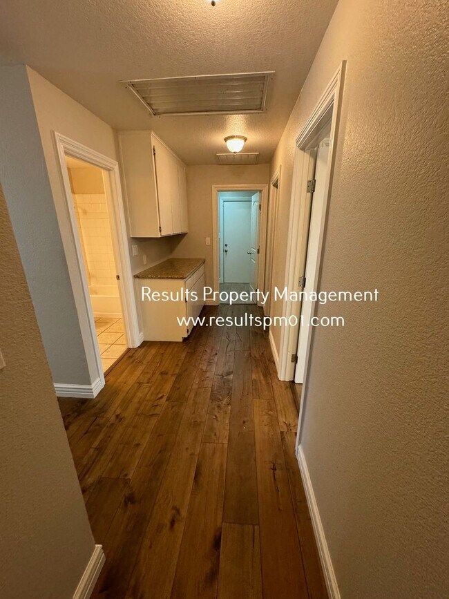 Building Photo - Rocklin 3 Bed 2 Bath Gem POOL