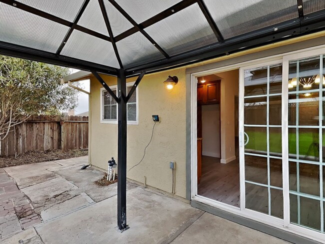 Building Photo - Freshly Remodeled 4/2 House in Oakley Available Now!