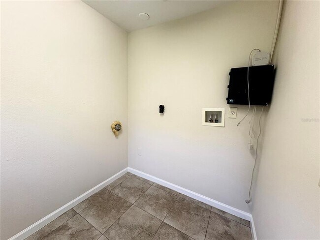Building Photo - 2208 16th Ave W