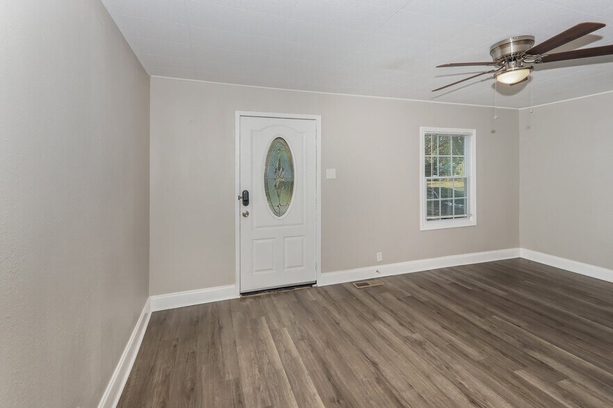 Building Photo - 609 McArthur Blvd