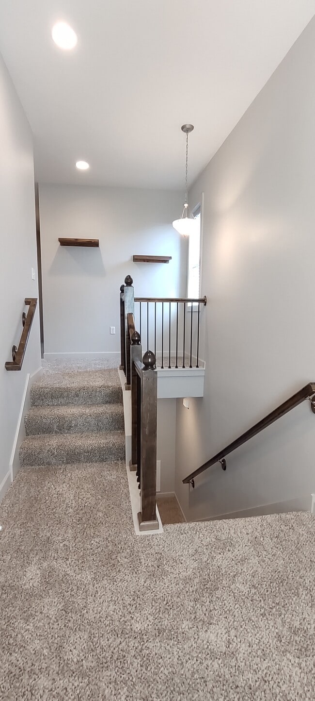 Building Photo - 15881 Valley View Dr
