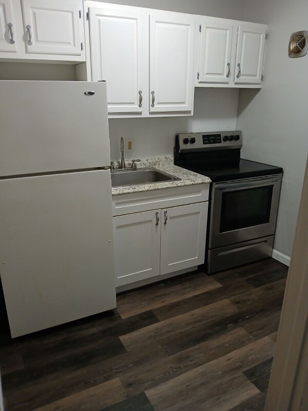Building Photo - 7919 Lakeview Cir