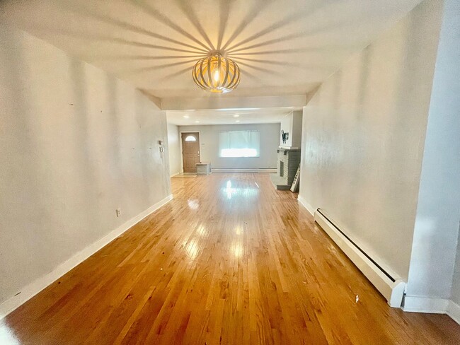 Building Photo - Beautifully Renovated 3-Bedroom 2.5 Rental...