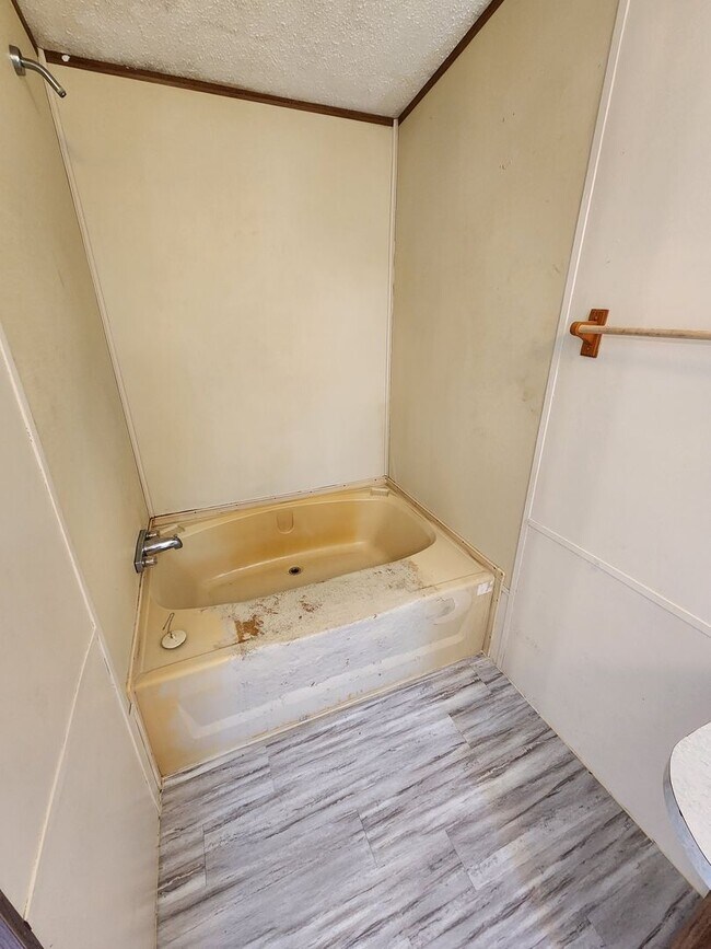 Building Photo - 33 Wilma Ln