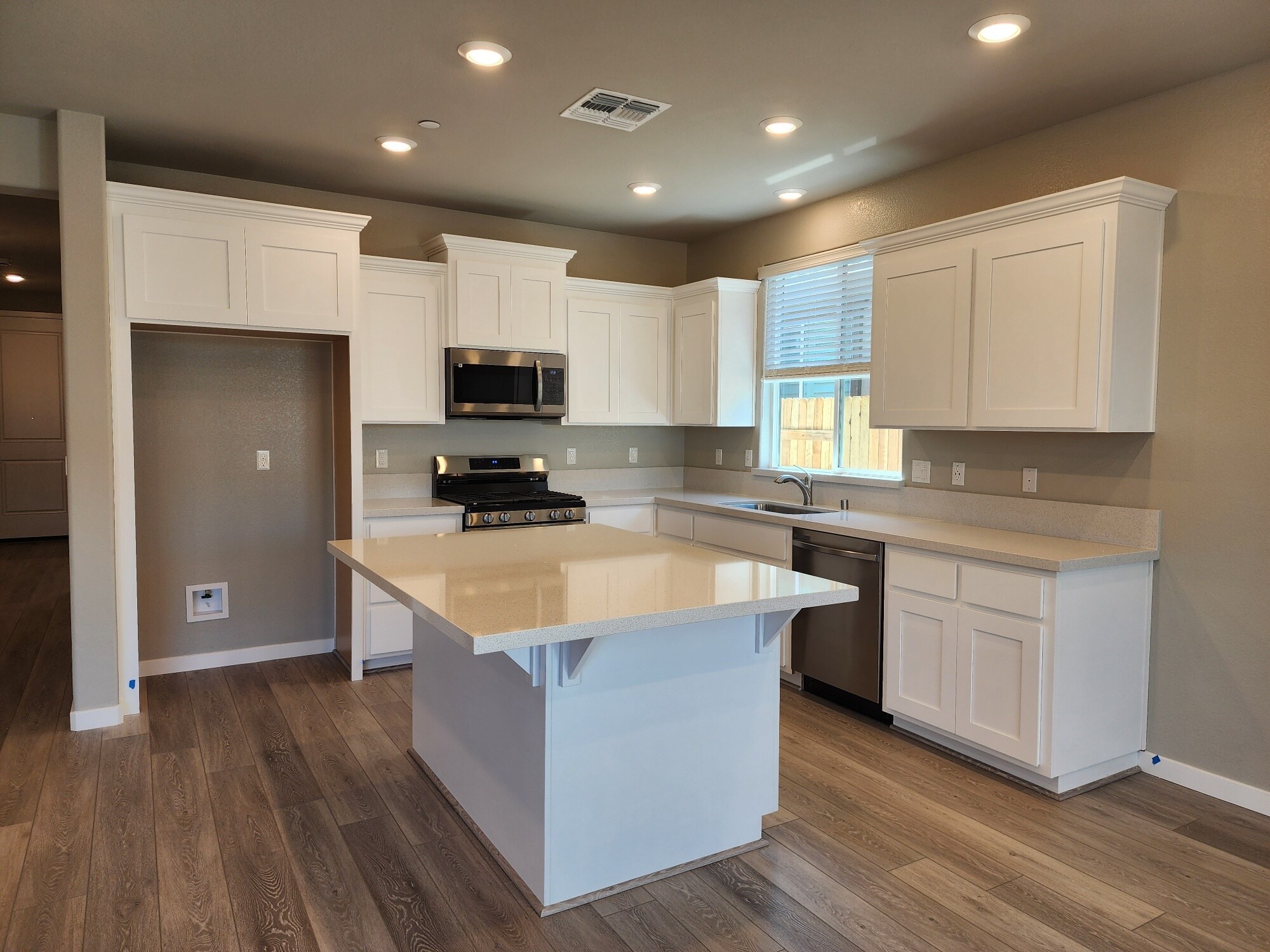 Building Photo - 2145 Longmire Loop