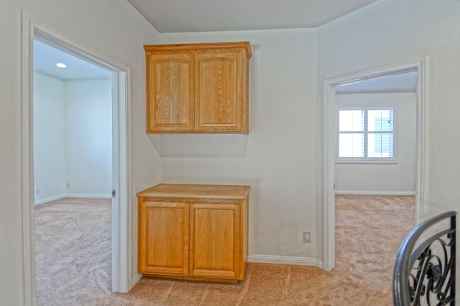Building Photo - VERY SPACIOUS, BRIGHT & AIRY HOME W/ UNIQU...