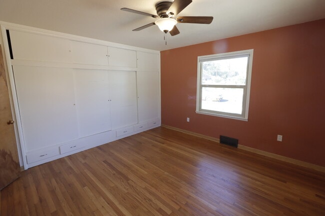 Building Photo - Charming 2 Bed / 1 Bath Home in Redmond!