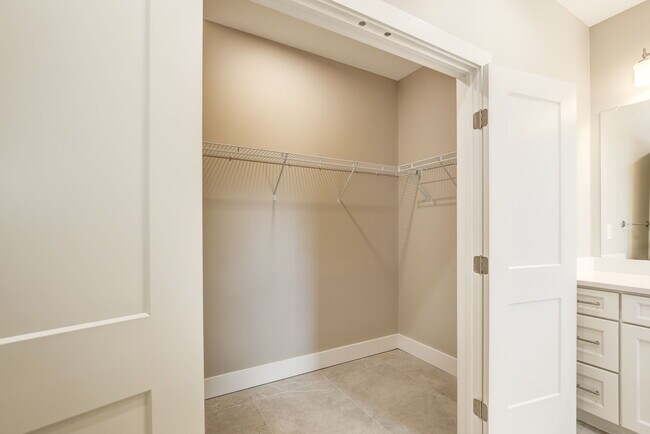 Building Photo - 2211 Farougi Ct