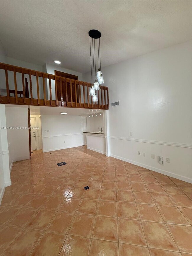 Building Photo - 9419 Fontainebleau Blvd