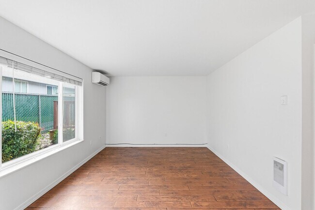 Building Photo - Orchard Hills Condominium Spacious 2-Bedroom Townhome with Modern Upgrades & Great Amenities