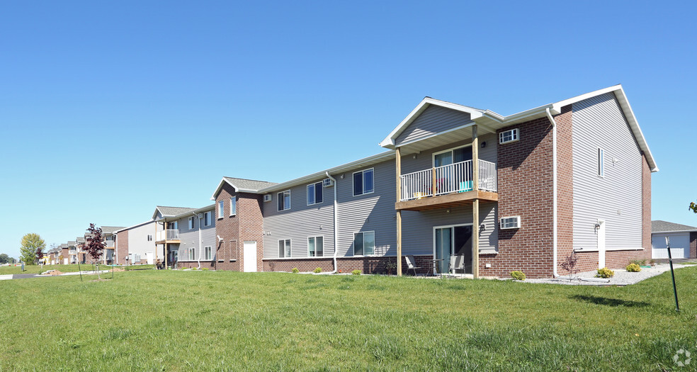 Primary Photo - Manitowoc Lake Breeze Apartments