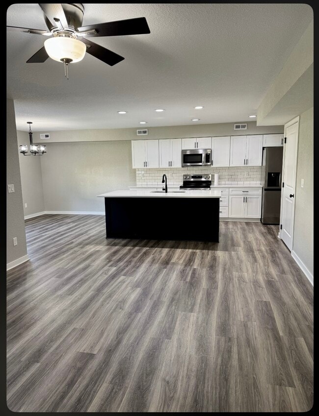 Building Photo - 5711 NW 54th Ct
