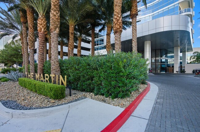 Building Photo - 6th Floor 2-Bedroom Condo with Stunning Las Vegas Strip Views