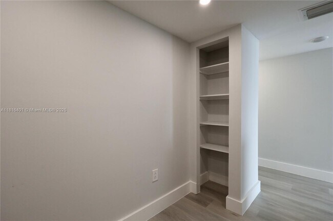 Building Photo - 20515 E Country Club Dr