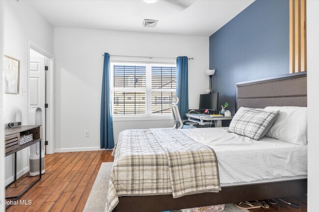 Building Photo - 401 Avalon Pl