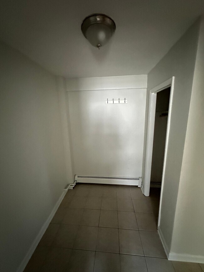Building Photo - 2116 Stanley Terrace