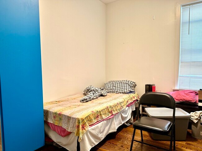 Building Photo - 19 Marney St