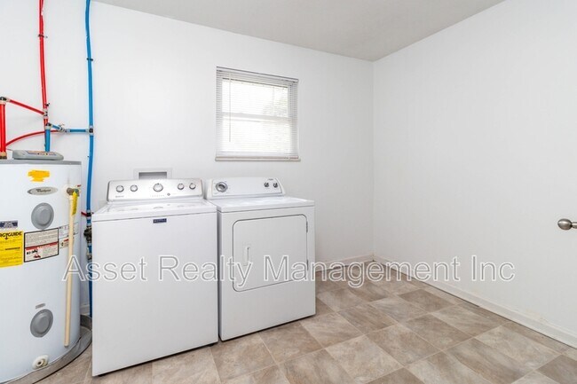 Building Photo - 2821 Vicksburg Ln