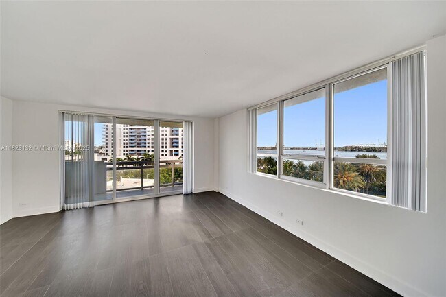 Building Photo - 1500 Bay Rd