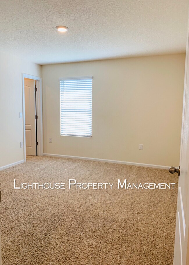 Building Photo - Modern Townhome in Baymeadows! Built in 2021!