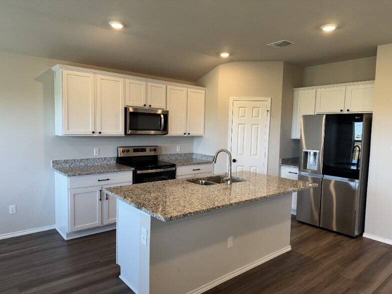 Building Photo - 402 Stone Vly Rd