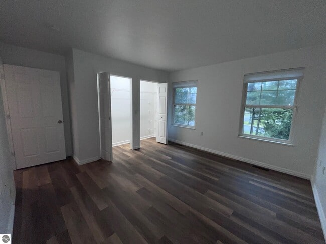 Building Photo - 1495 Newport St