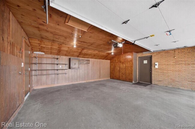 Building Photo - 2079 Klingensmith Rd