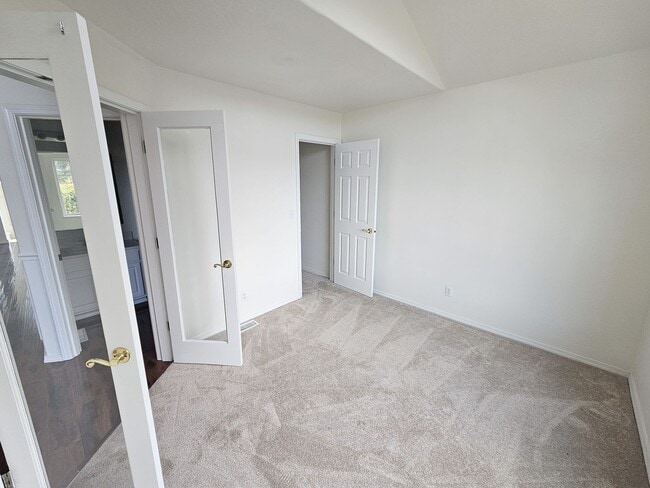 Building Photo - 306 Crystal Springs Ln N