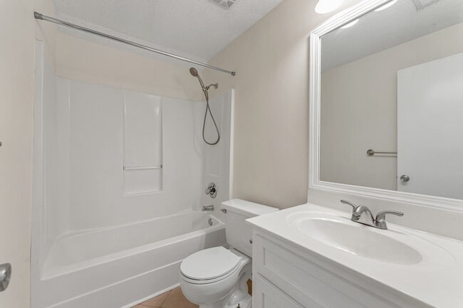 Building Photo - 123 River Oaks Dr